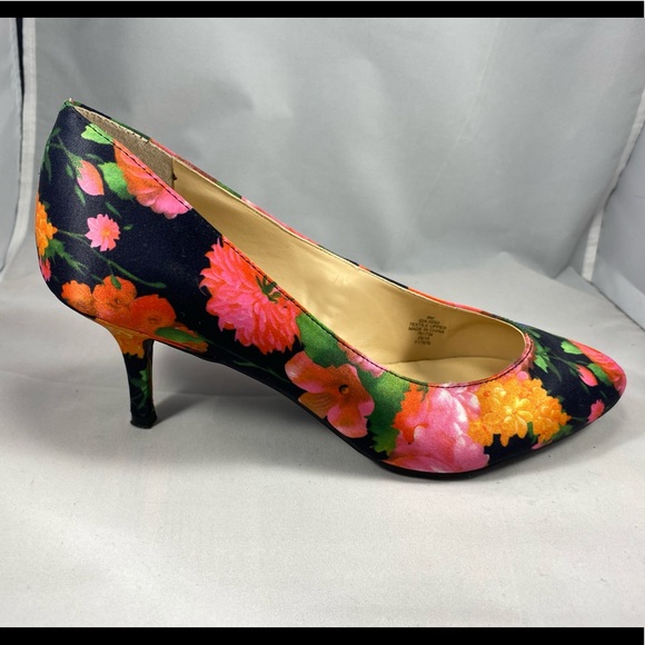 Liz Claiborne Floral Pumps - Picture 3 of 4